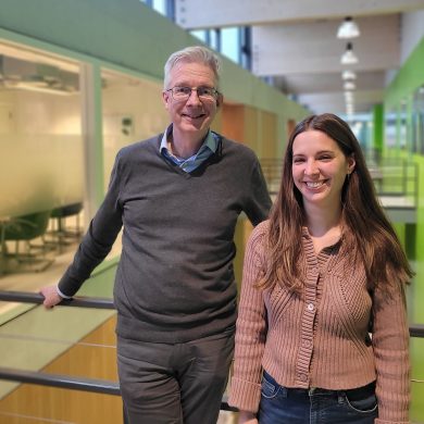 Albert Polman and Magda Solà Garcia (AMOLF)