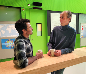 Postdoctoral researcher Avishek Das and group leader Pieter Rein ten Wolde at AMOLF