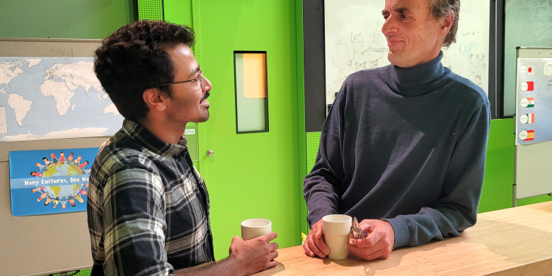 Postdoctoral researcher Avishek Das and group leader Pieter Rein ten Wolde at AMOLF